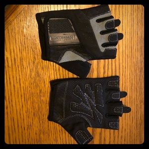 3 for $10 sale! Brand new women’s lifting gloves!
